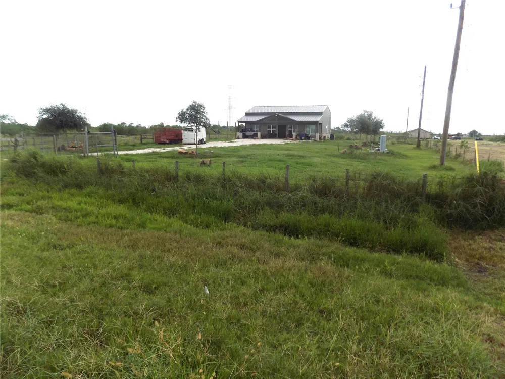 4726 County Road 45 Angleton, TX 77515