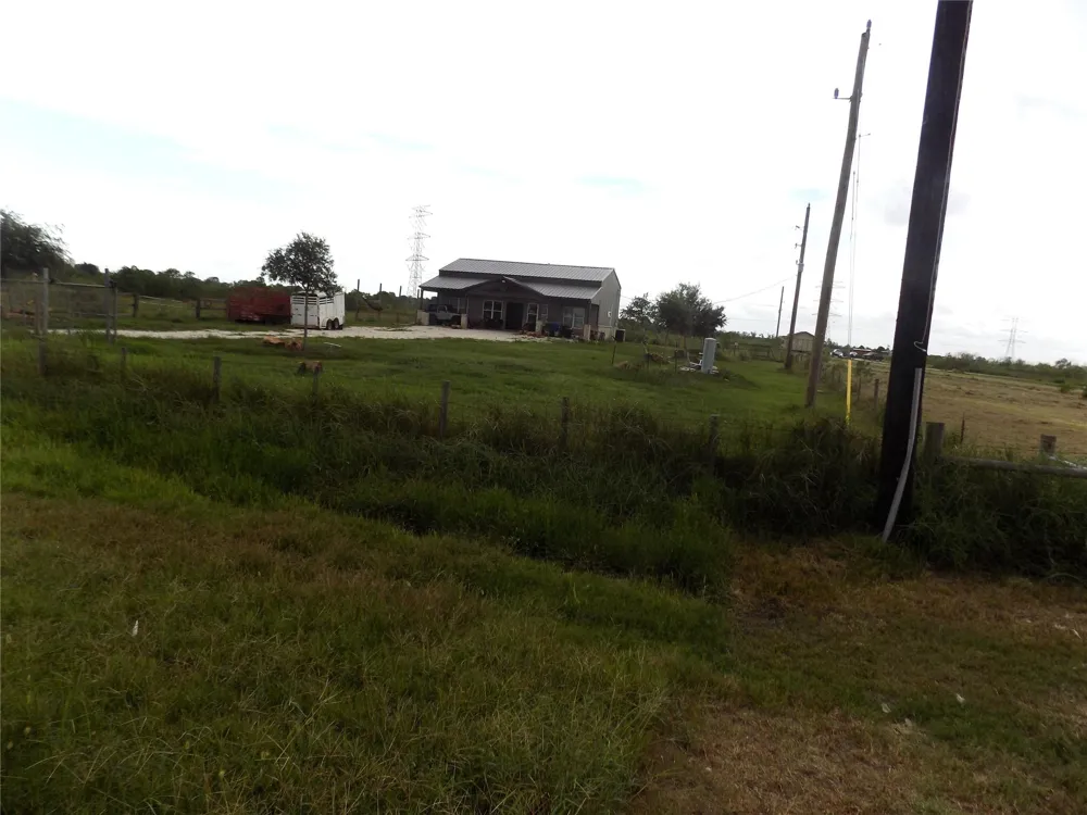 4726 County Road 45 Angleton, TX 77515