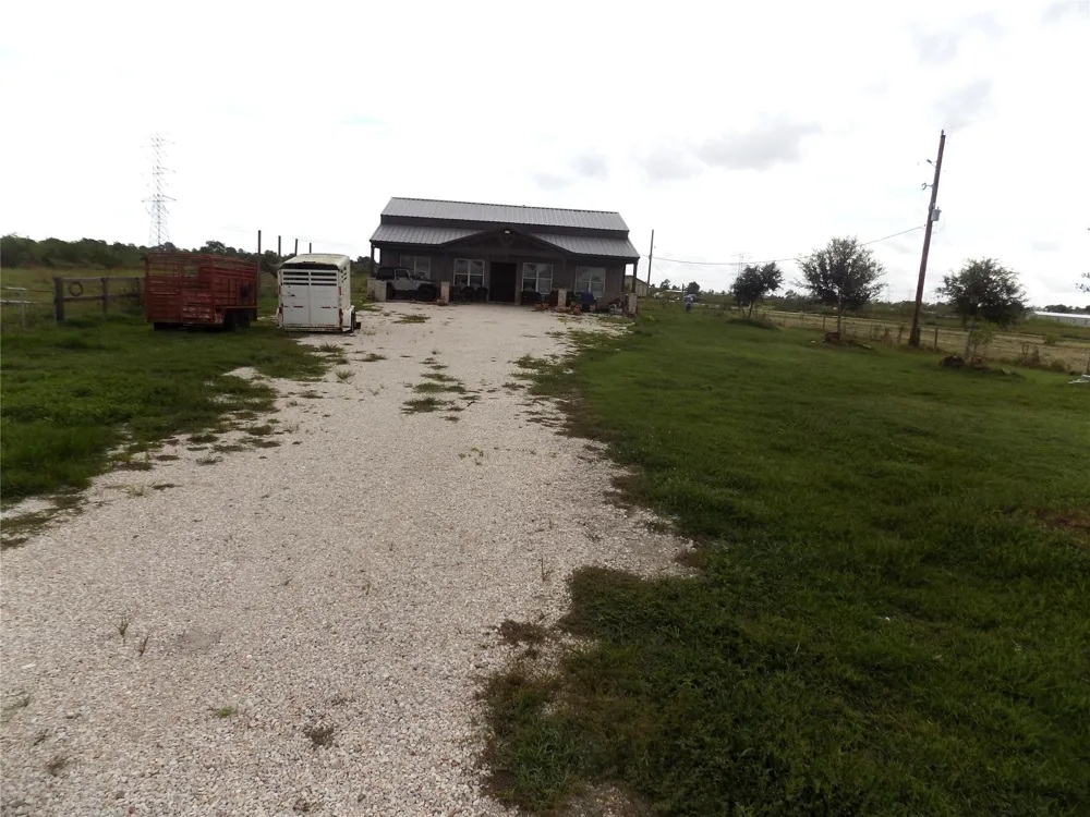 4726 County Road 45 Angleton, TX 77515