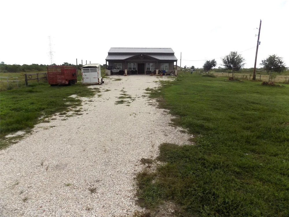 4726 County Road 45 Angleton, TX 77515