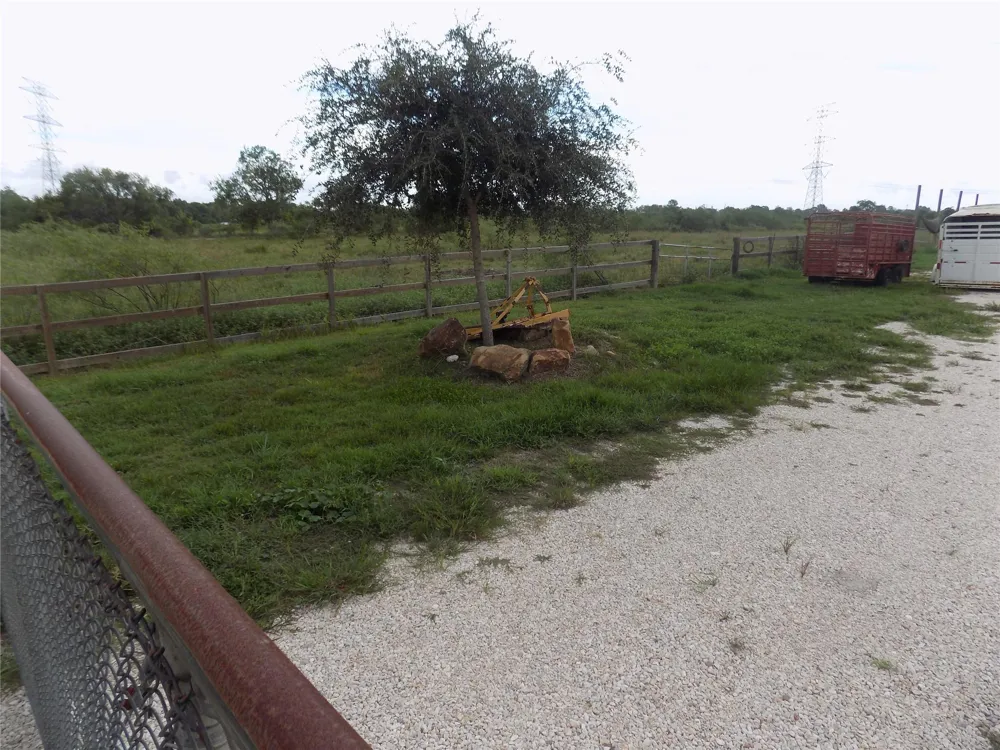 4726 County Road 45 Angleton, TX 77515