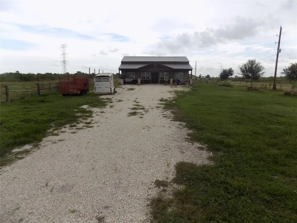 4726 County Road 45 Angleton, TX 77515