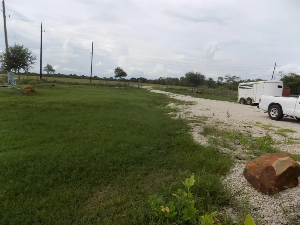4726 County Road 45 Angleton, TX 77515
