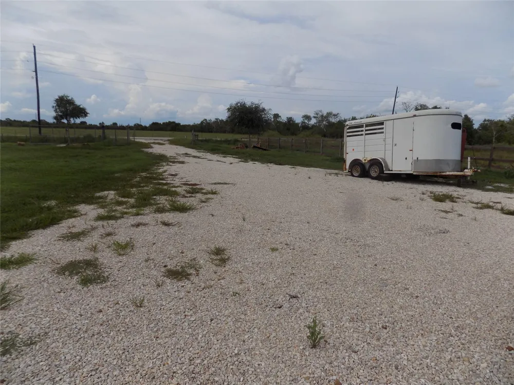 4726 County Road 45 Angleton, TX 77515