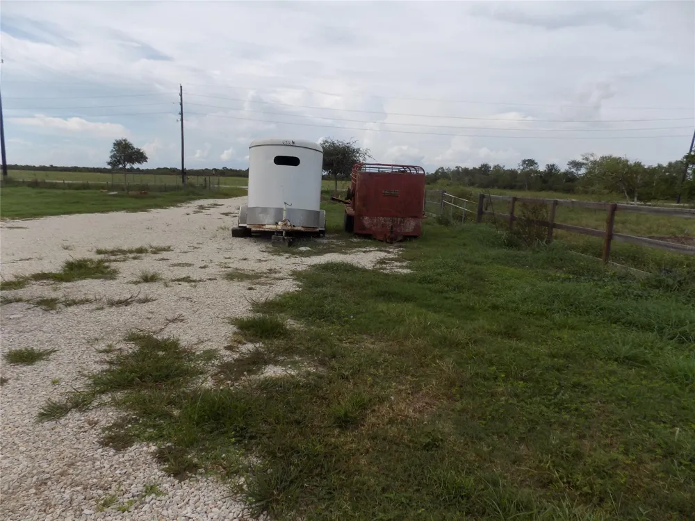 4726 County Road 45 Angleton, TX 77515