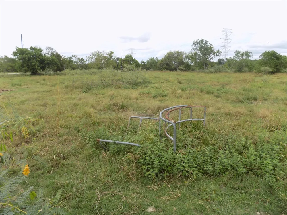 4726 County Road 45 Angleton, TX 77515