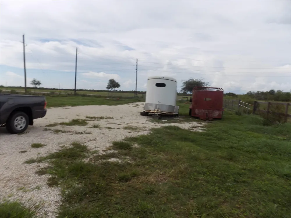 4726 County Road 45 Angleton, TX 77515