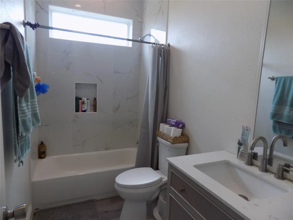 4726 County Road 45 Angleton, TX 77515