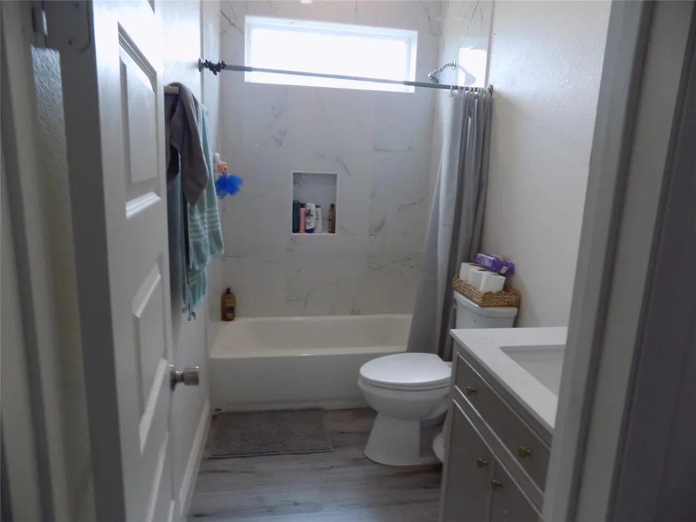 4726 County Road 45 Angleton, TX 77515