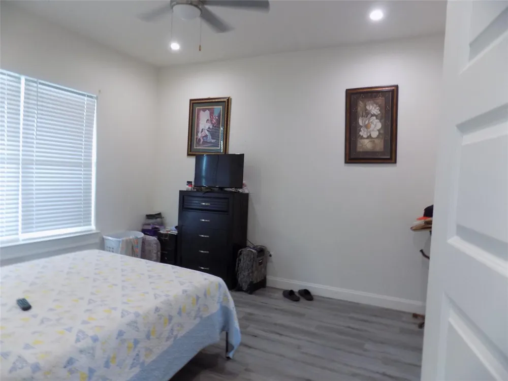 4726 County Road 45 Angleton, TX 77515