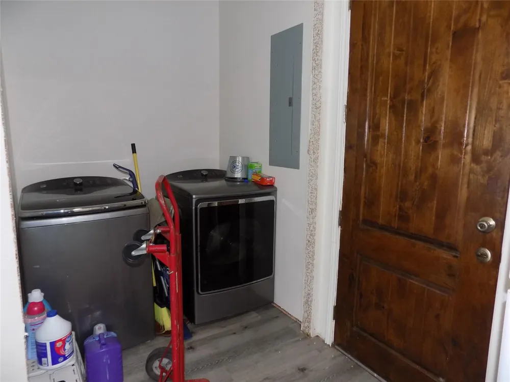 4726 County Road 45 Angleton, TX 77515