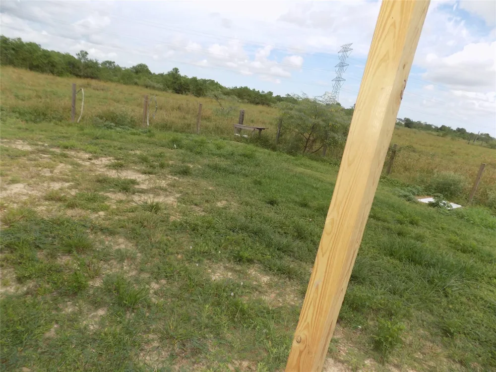 4726 County Road 45 Angleton, TX 77515