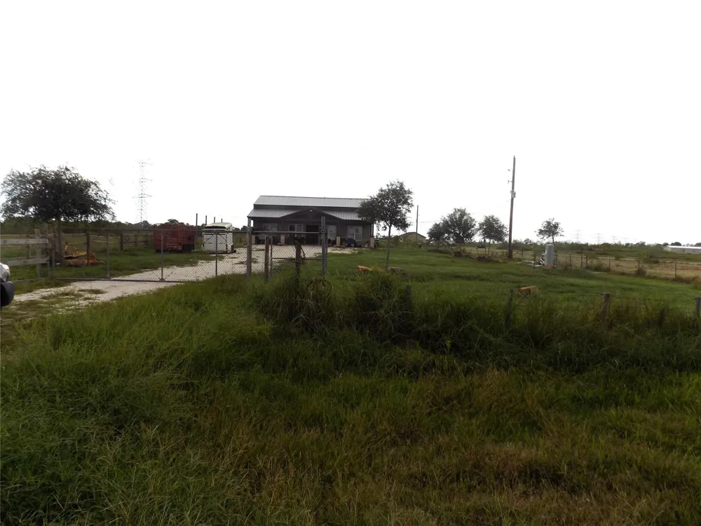 4726 County Road 45 Angleton, TX 77515