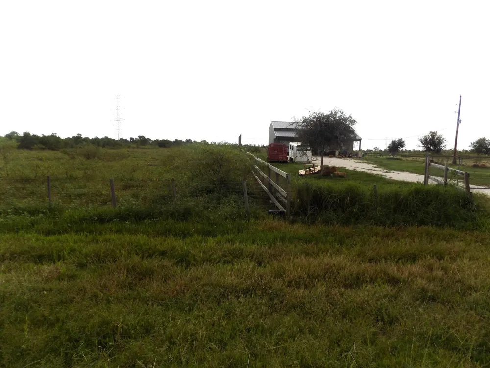 4726 County Road 45 Angleton, TX 77515