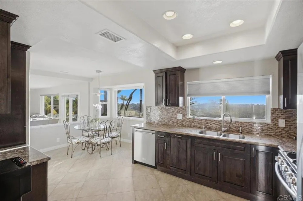 1588 Bella Vista Dr. Encinitas, CA 92024
