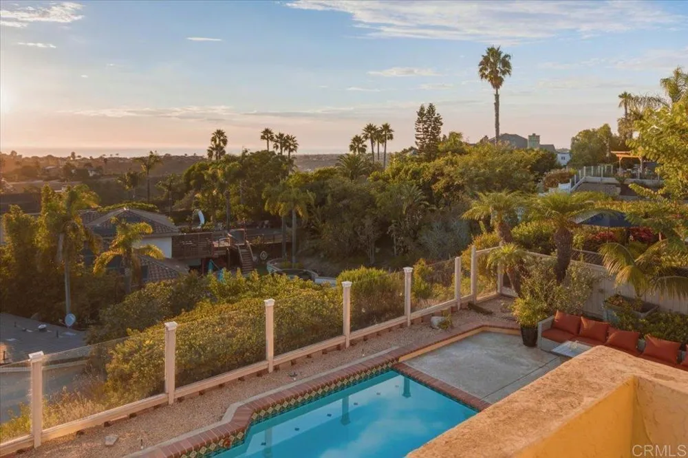 1588 Bella Vista Dr. Encinitas, CA 92024