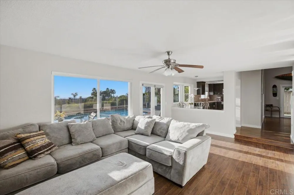 1588 Bella Vista Dr. Encinitas, CA 92024