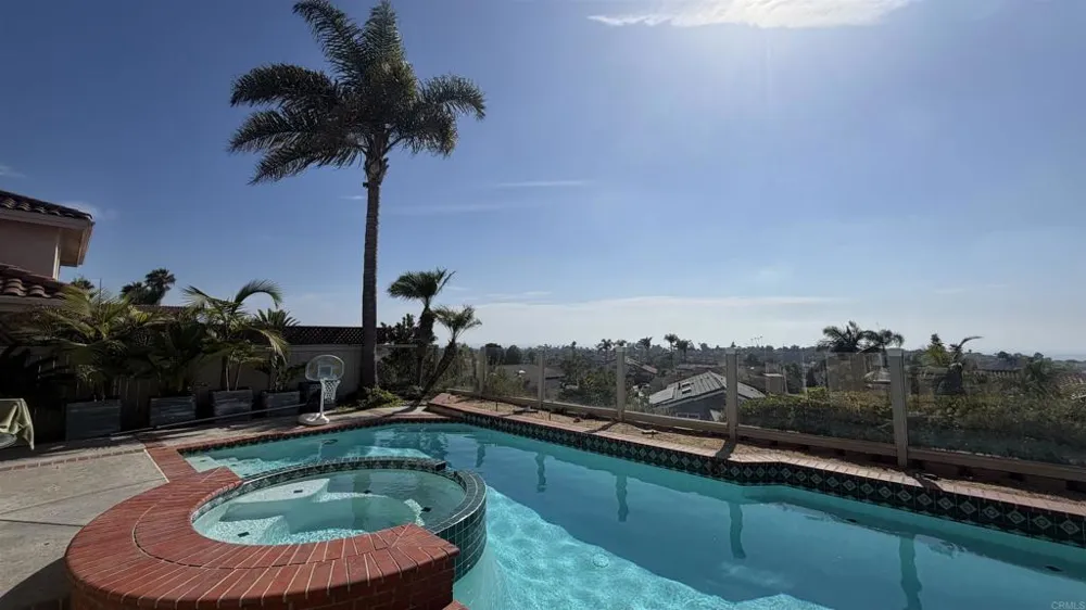 1588 Bella Vista Dr. Encinitas, CA 92024