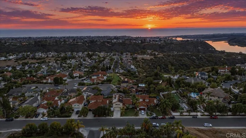 1588 Bella Vista Dr. Encinitas, CA 92024