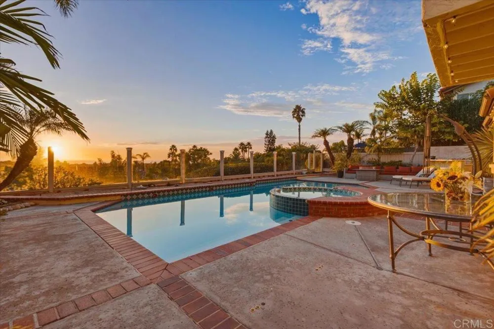 1588 Bella Vista Dr. Encinitas, CA 92024