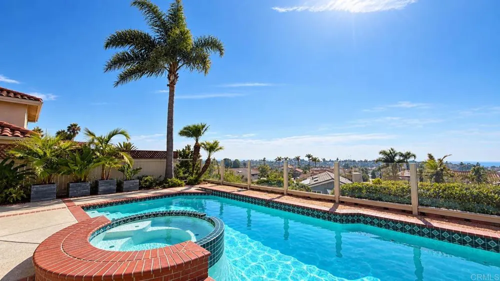 1588 Bella Vista Dr. Encinitas, CA 92024