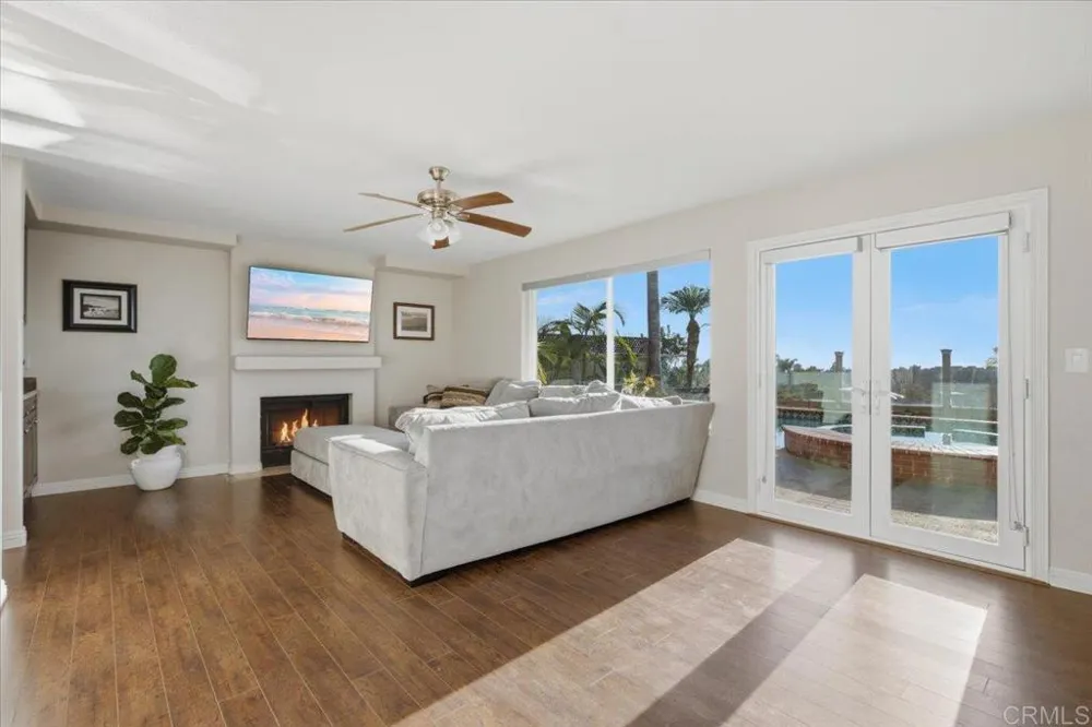 1588 Bella Vista Dr. Encinitas, CA 92024