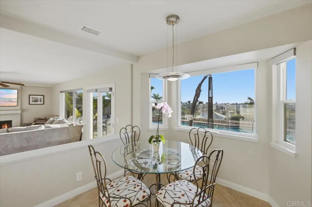 1588 Bella Vista Dr. Encinitas, CA 92024