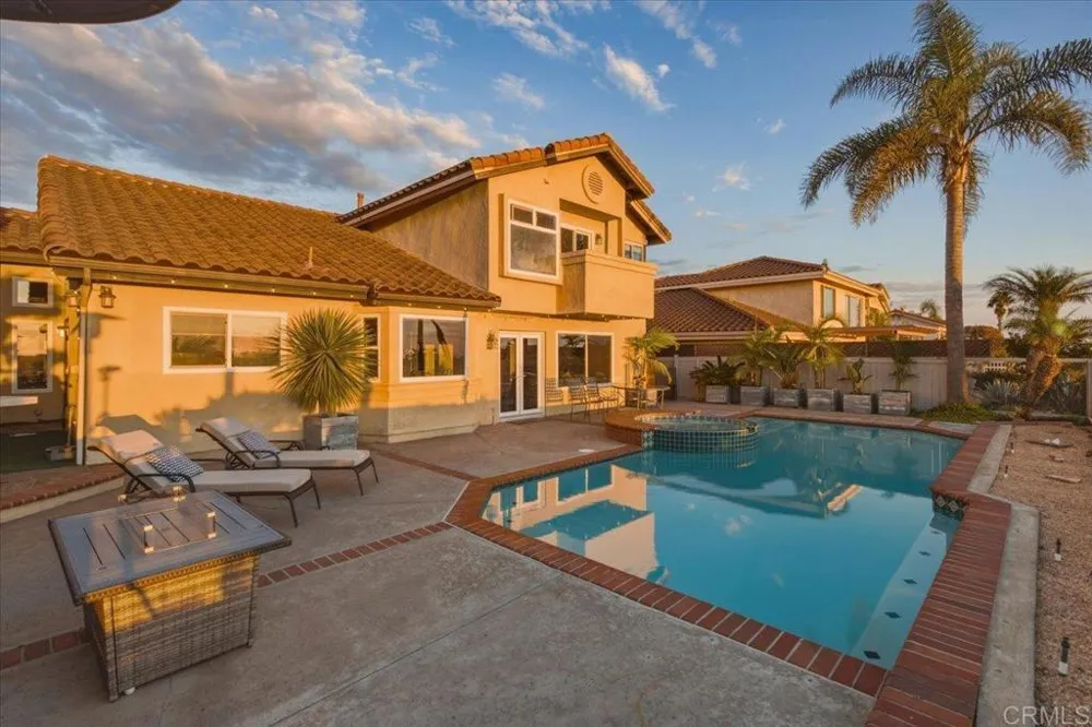 1588 Bella Vista Dr. Encinitas, CA 92024