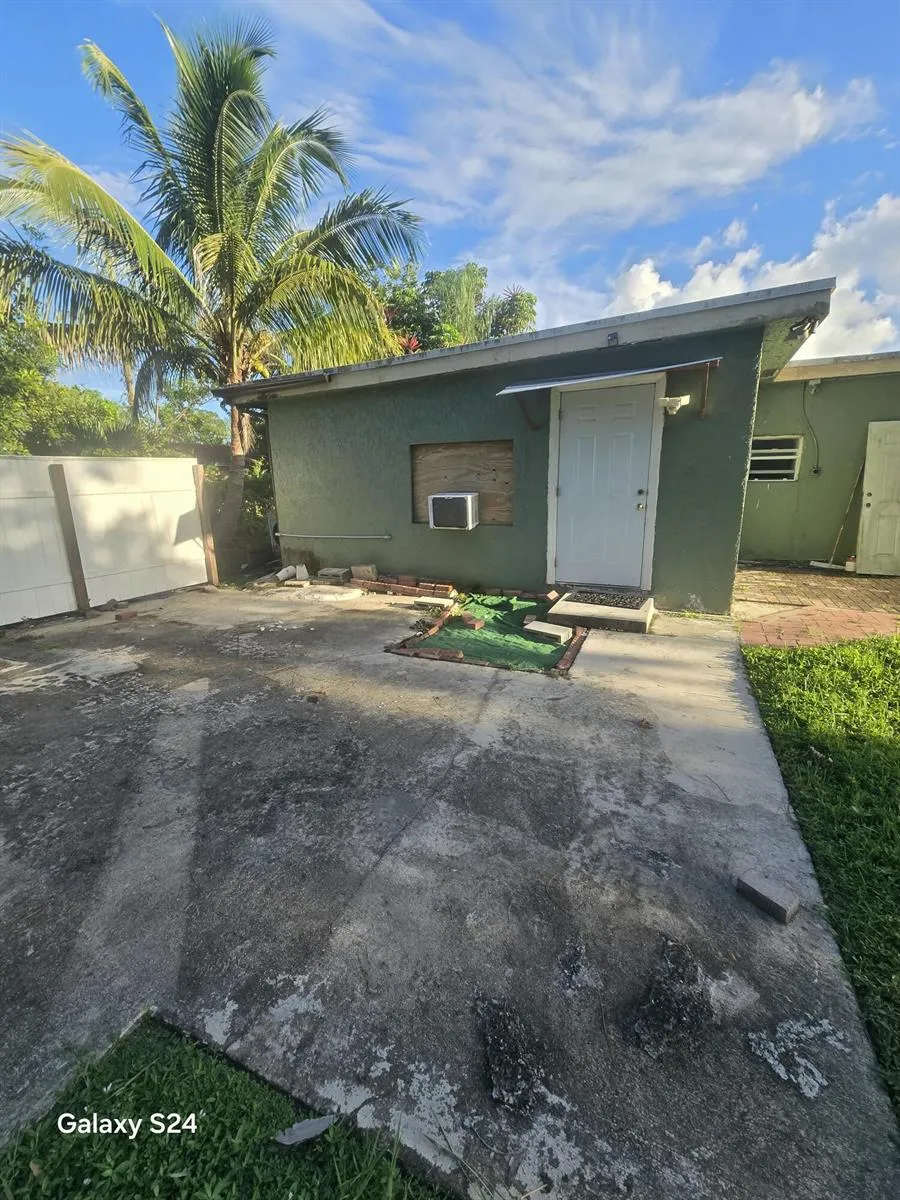 702 FLEMING AVENUE 