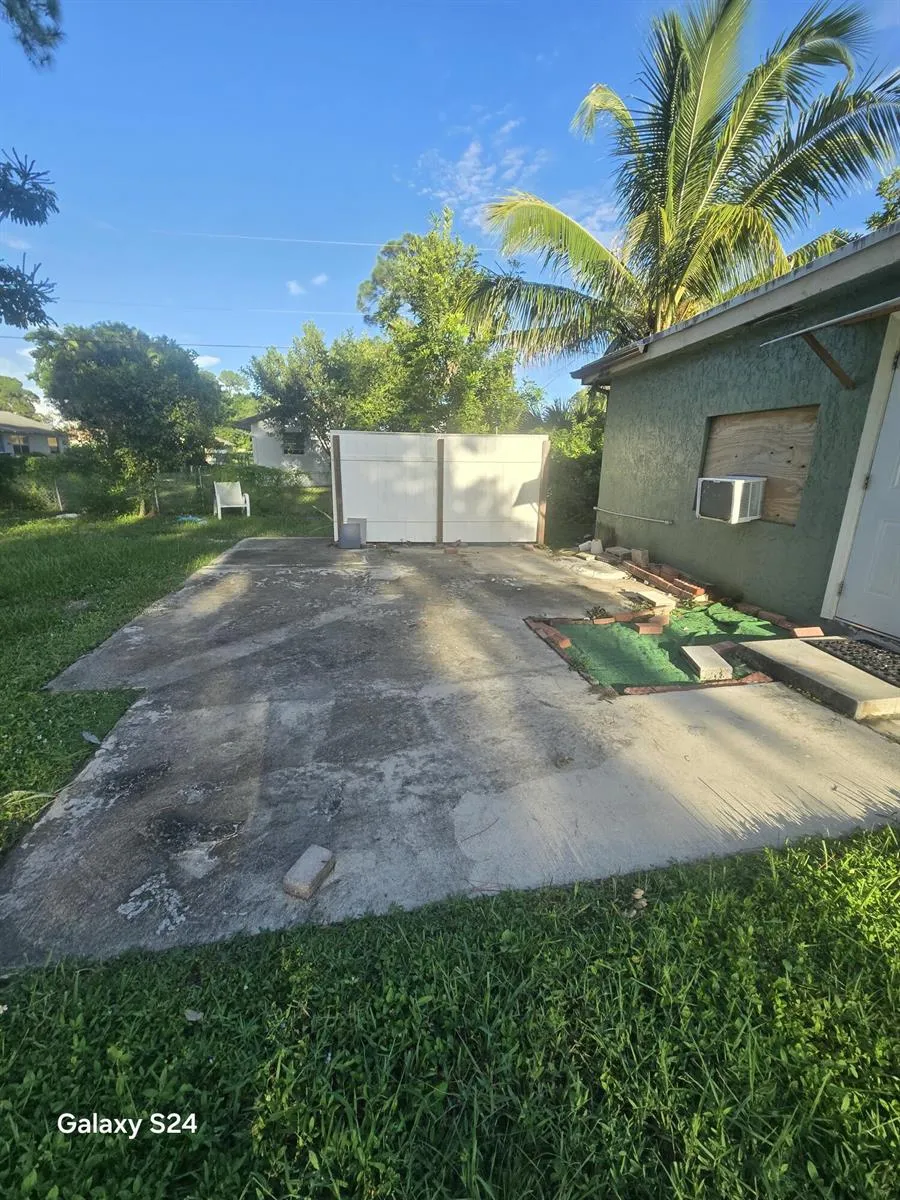 702 FLEMING AVENUE 