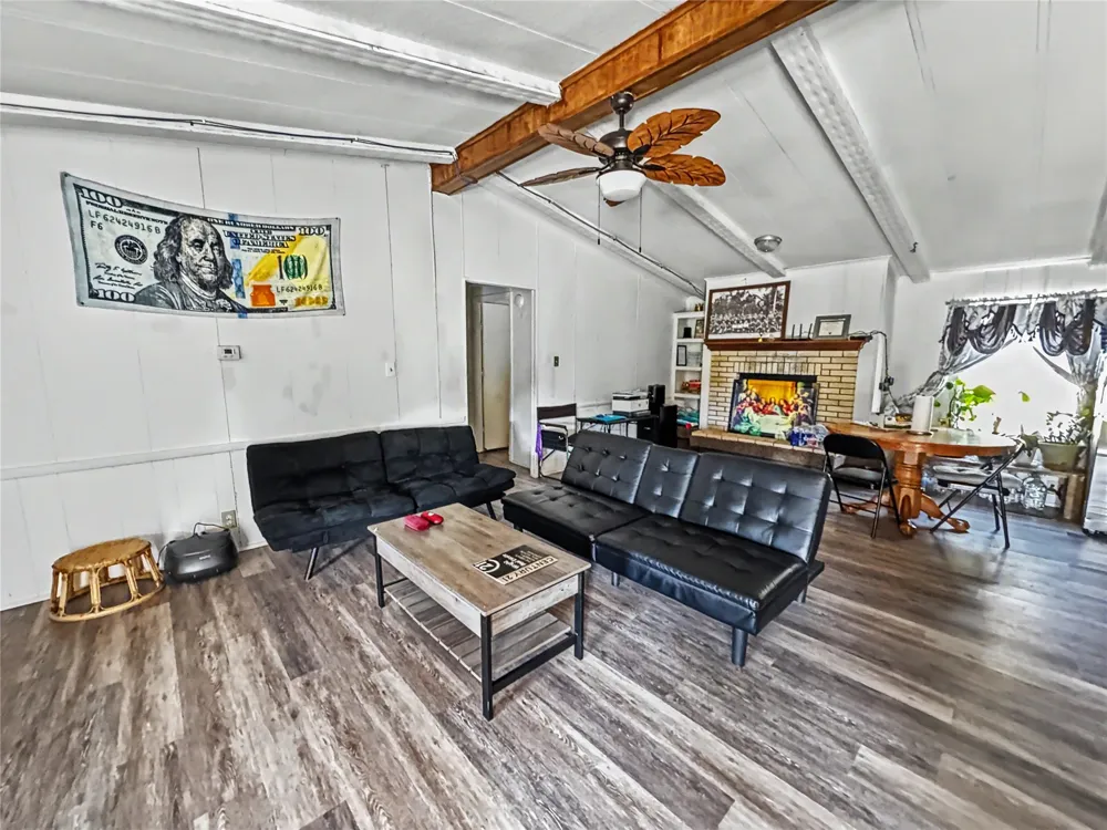 8683 436 ROAD Hulbert, OK 74441