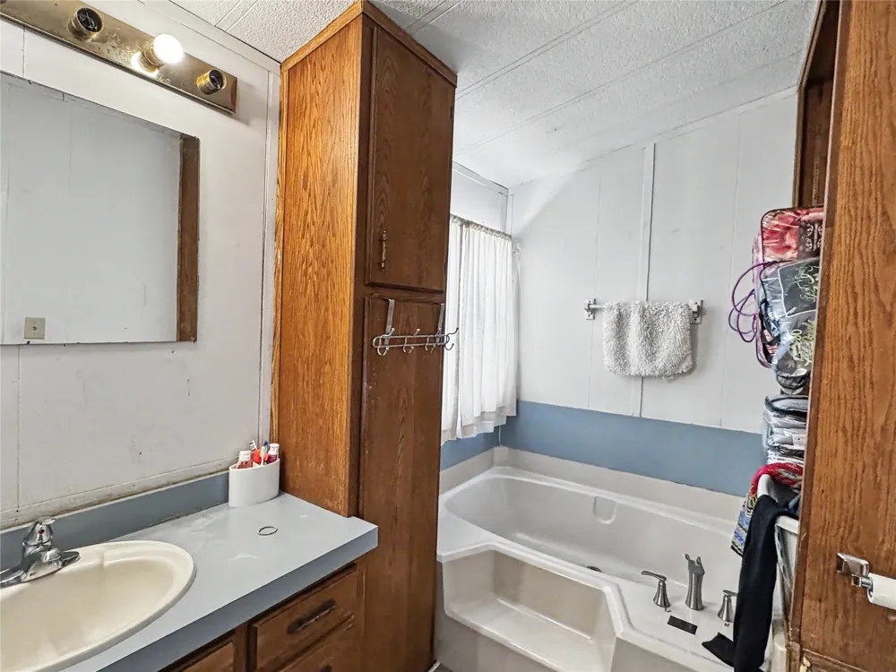 8683 436 ROAD Hulbert, OK 74441