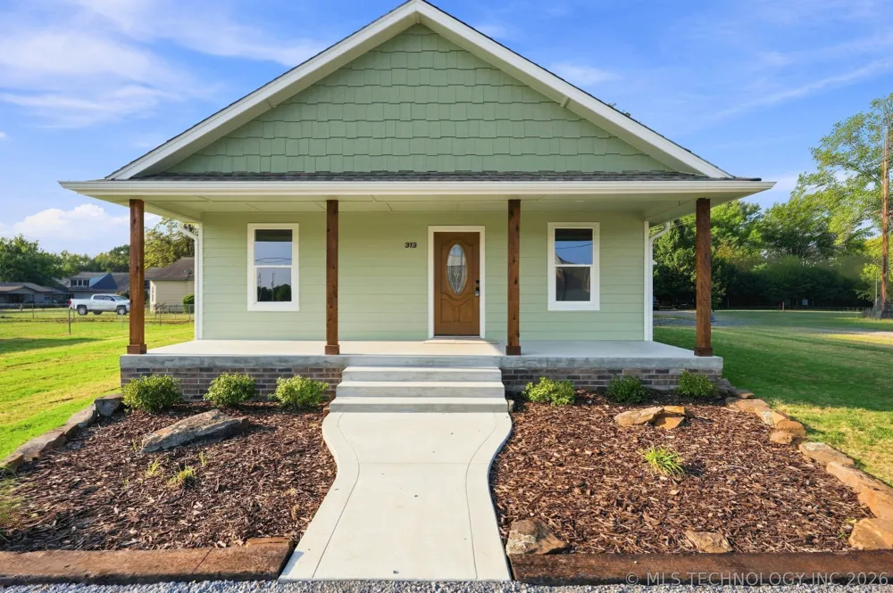 313 Ohio Street Chouteau, OK 74337