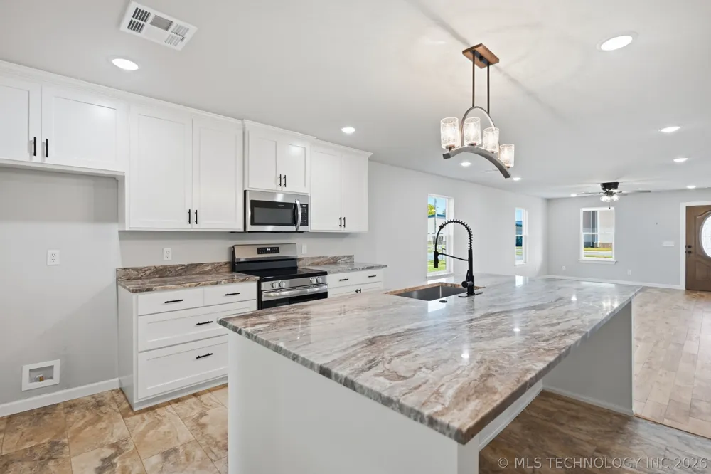 313 Ohio Street Chouteau, OK 74337