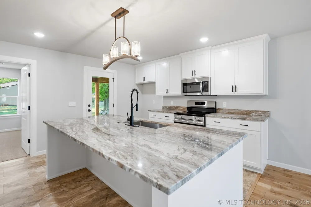 313 Ohio Street Chouteau, OK 74337