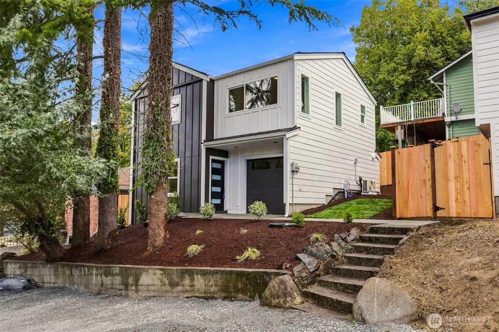 10514 Ninth Avenue NE Seattle, WA 98125
