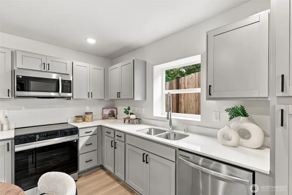 10514 Ninth Avenue NE Seattle, WA 98125