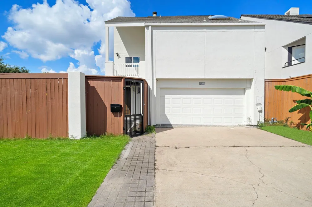 2922 Bering Drive Houston, TX 77057