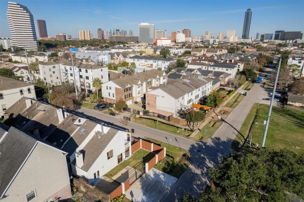 2922 Bering Drive Houston, TX 77057
