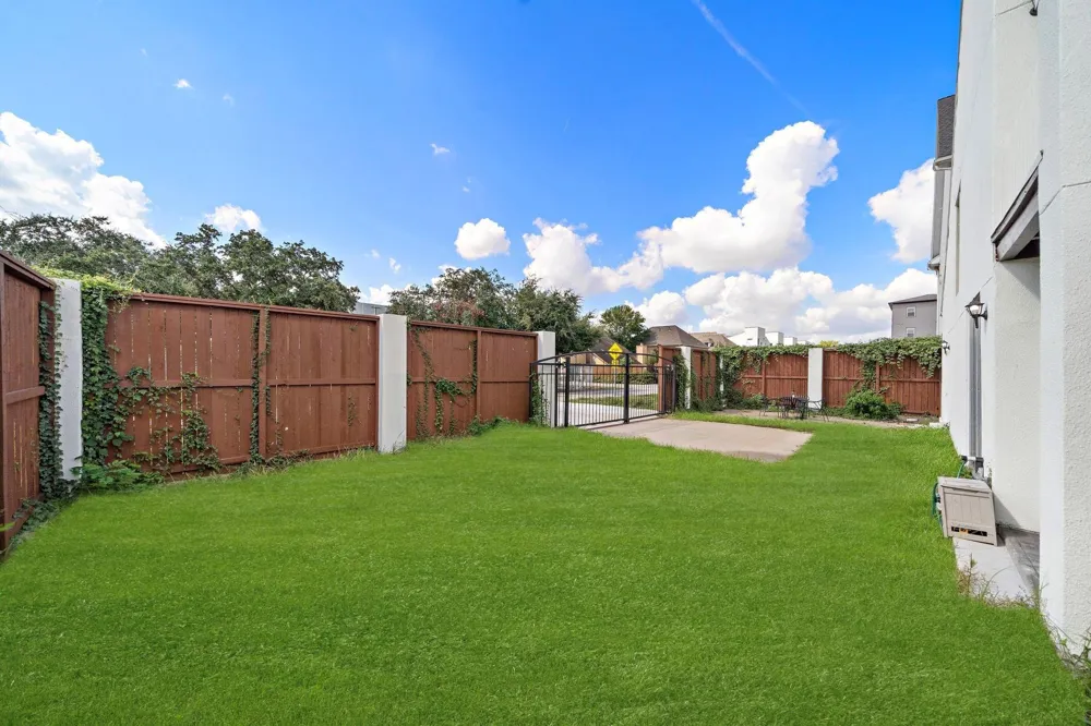 2922 Bering Drive Houston, TX 77057