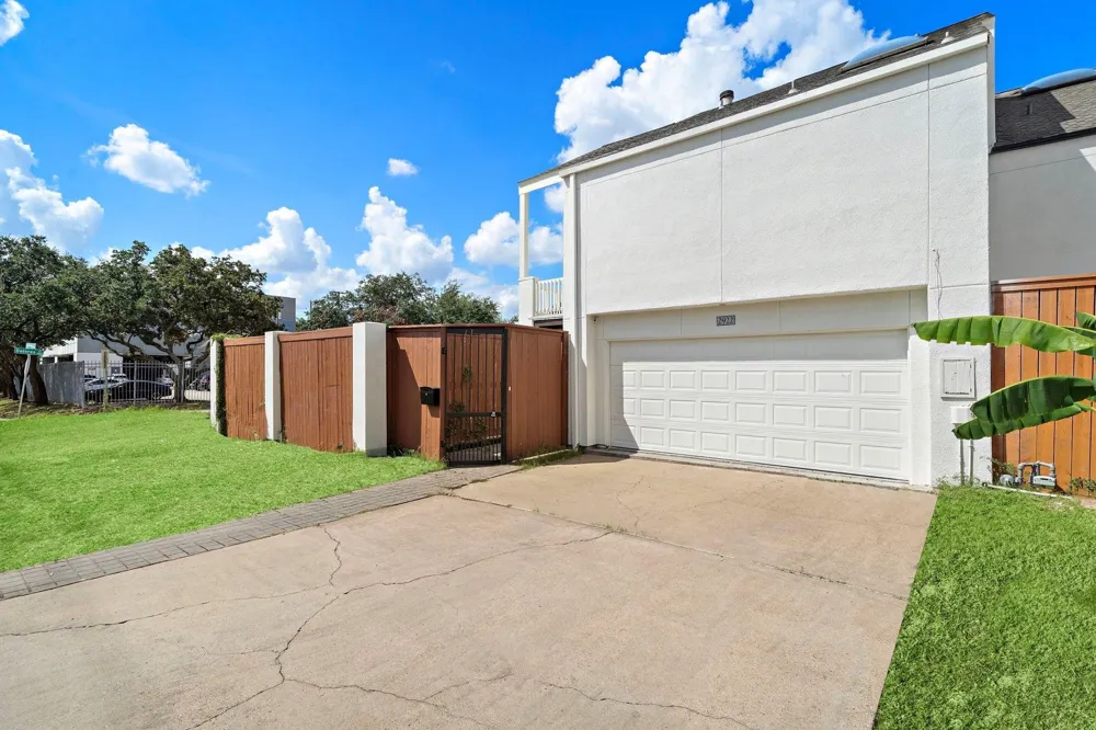 2922 Bering Drive Houston, TX 77057
