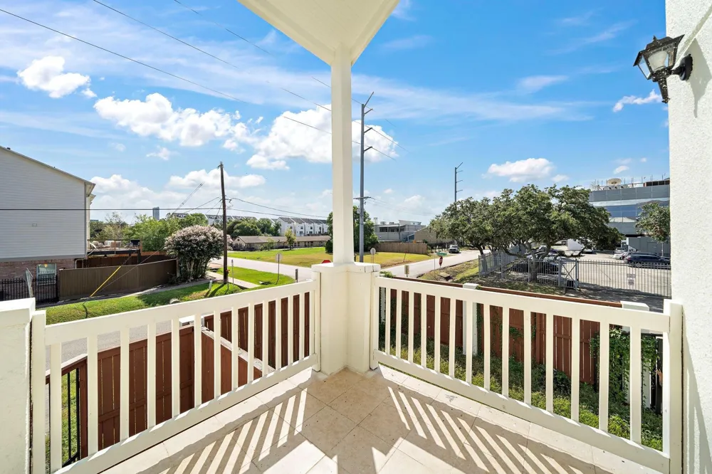 2922 Bering Drive Houston, TX 77057