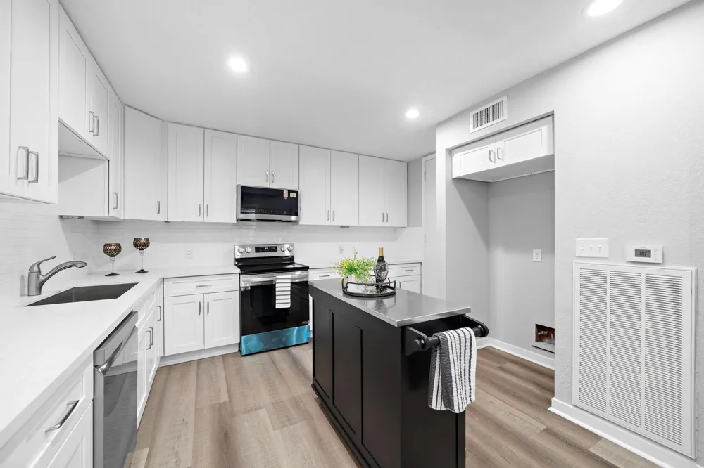 2922 Bering Drive Houston, TX 77057