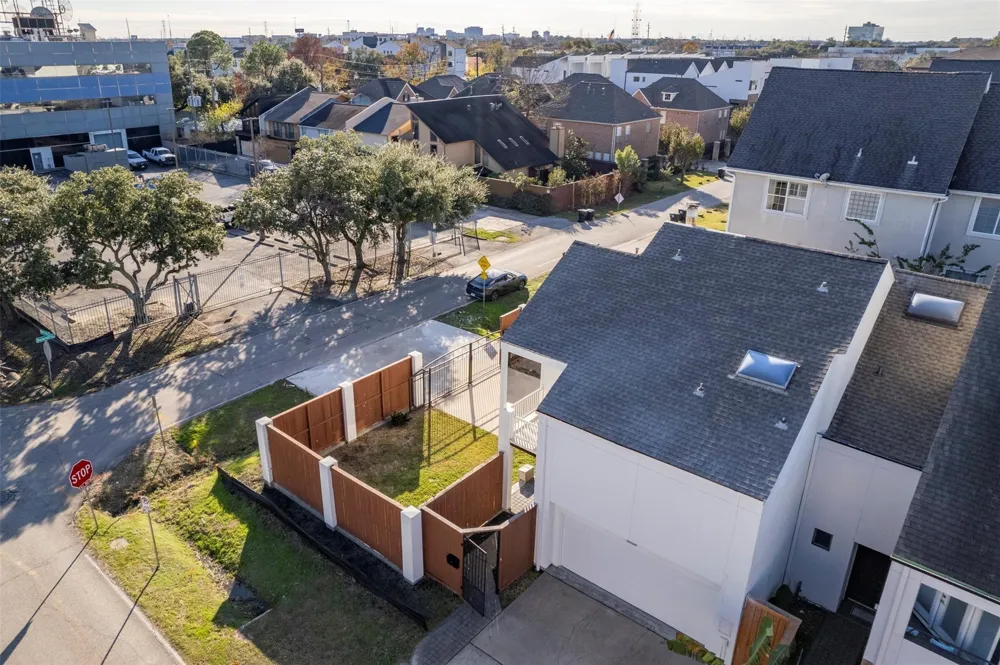2922 Bering Drive Houston, TX 77057