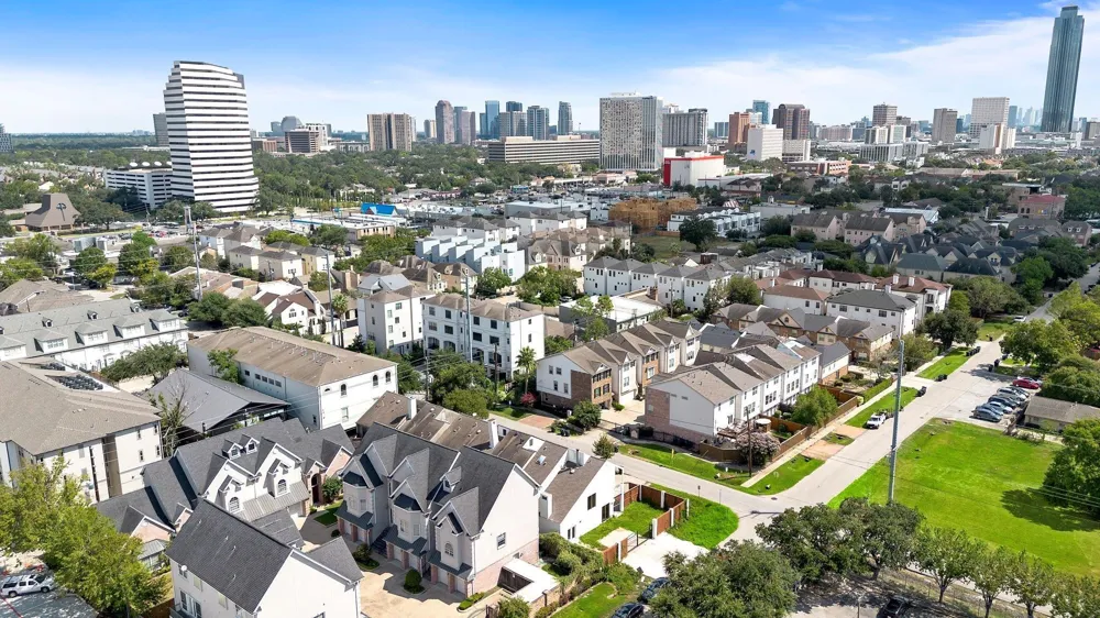 2922 Bering Drive Houston, TX 77057