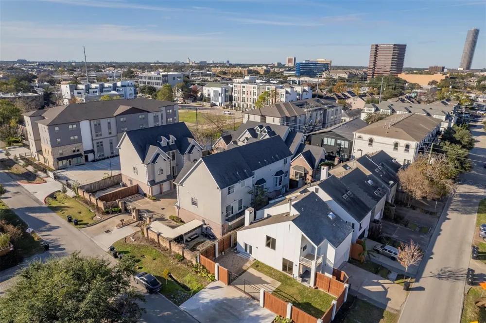 2922 Bering Drive Houston, TX 77057