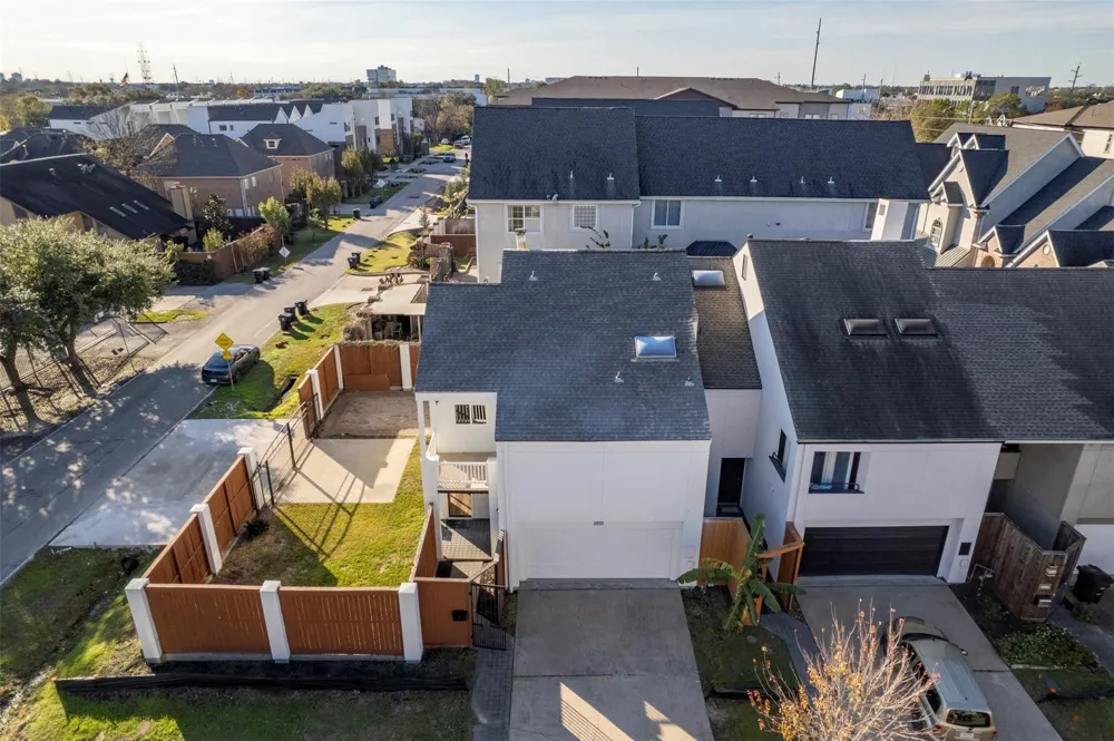 2922 Bering Drive Houston, TX 77057