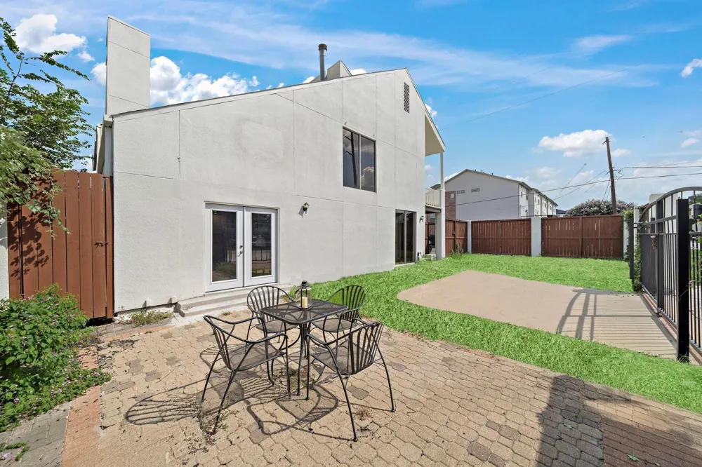 2922 Bering Drive Houston, TX 77057
