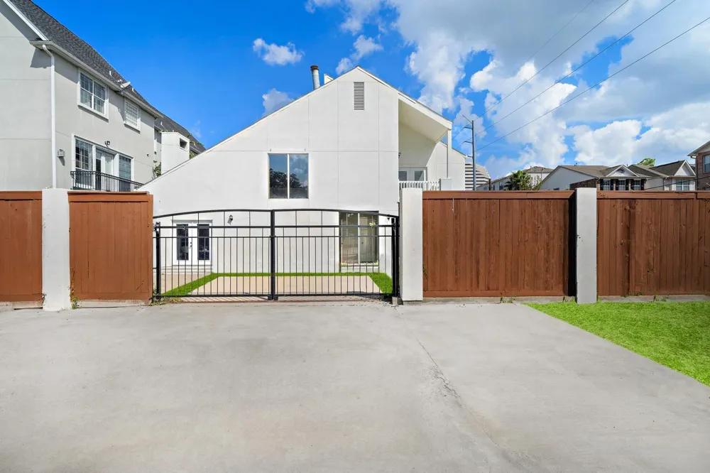 2922 Bering Drive Houston, TX 77057
