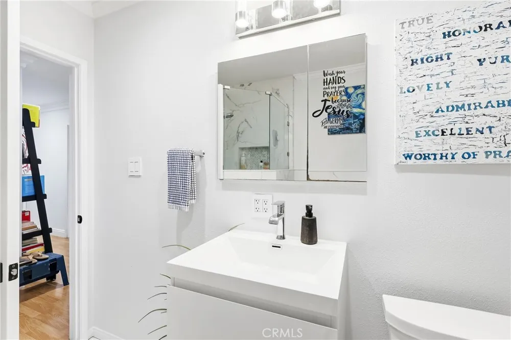 3716 Nipomo Long Beach, CA 90808